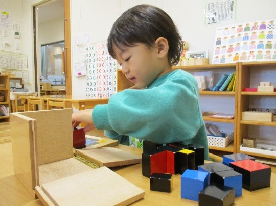 画像：保育園でモンテッソーリ教育